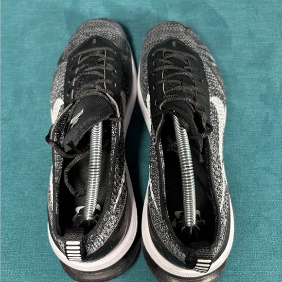 Size 9.5 - Men’s Nike Air Max Flyknit Racer shoes