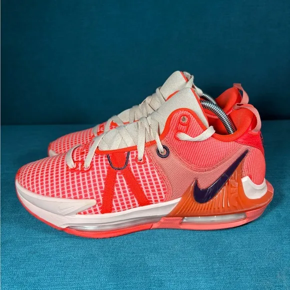 Size 9.5 - Men’s Nike LeBron Witness 7 Bright Crimson shoes