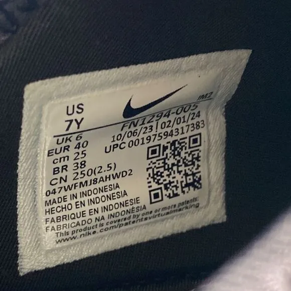 Size 7Y/8.5Women - Nike Flex Runner 3 Black shoes
