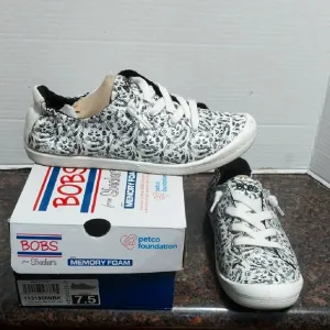 Skechers' Black and White &quot;MOTLEY CAT&quot; Shoes....SIZE 7.5...EUC