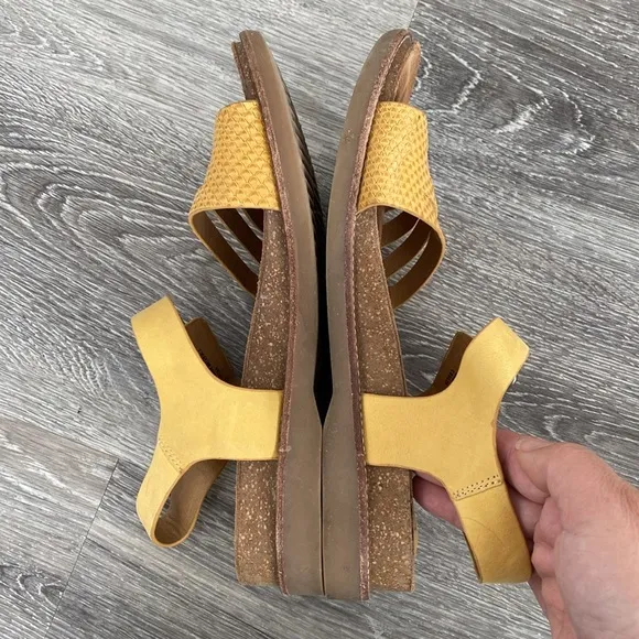 Sofft Bitter Yellow Leather Sandals Ankle Strap Lattice Design 8M Boho Coastal