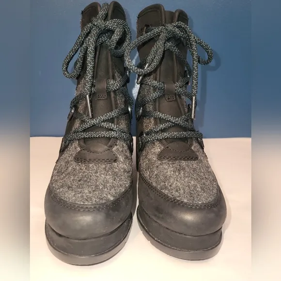Sorel Blake Lace Up Heeled Boots Gray Black Green Laces Size 7