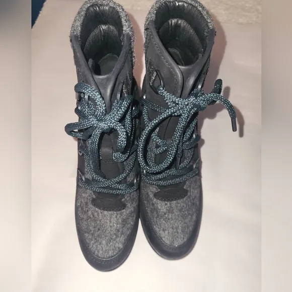 Sorel Blake Lace Up Heeled Boots Gray Black Green Laces Size 7