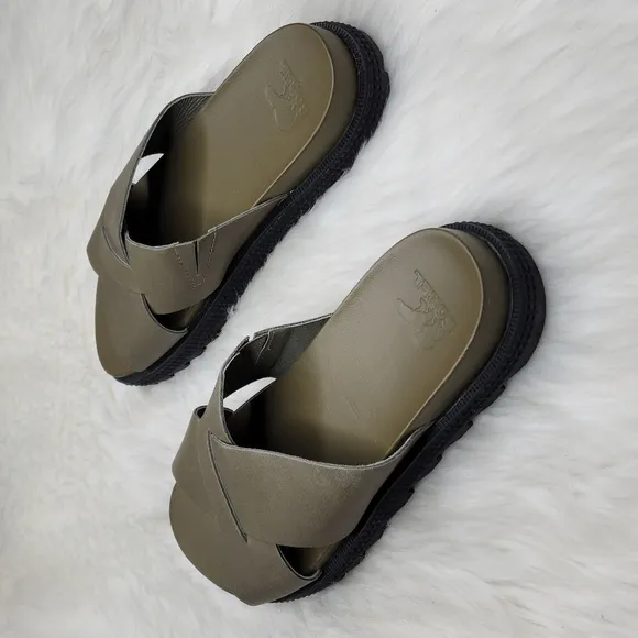 SOREL Roaming Crisscross Slide Sandal Sage Green Black