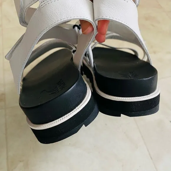 Sorel Roaming Multi-Strap White Leather Foam Footbed Platform Sandals size 10