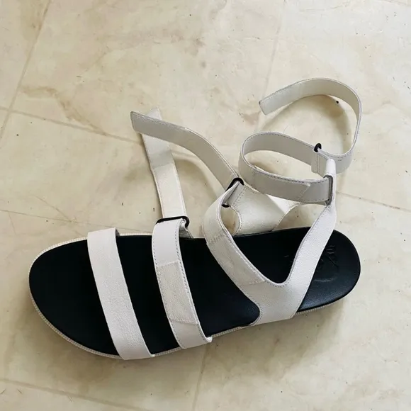 Sorel Roaming Multi-Strap White Leather Foam Footbed Platform Sandals size 10