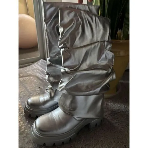 Space festival platform Boots