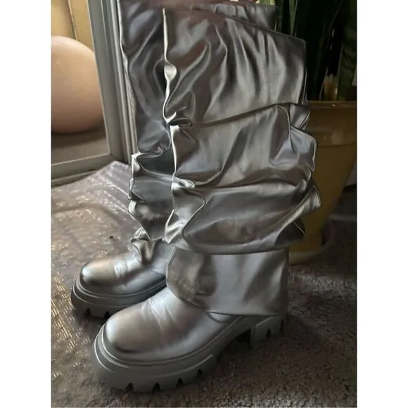 Space festival platform Boots
