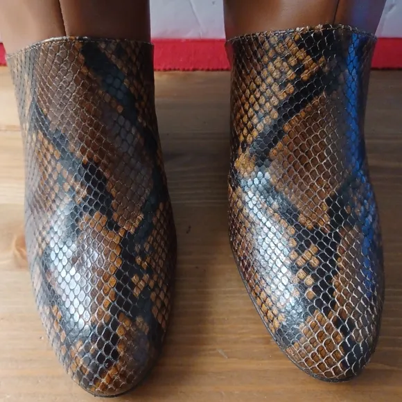 St. John Brown Boots Women Size US 9.5 NWB - originally $1295