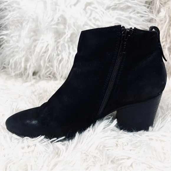 Steve Madden Black MOD ROCKER CHIC sz 7M LEATHER Heeled Bootie Boots
