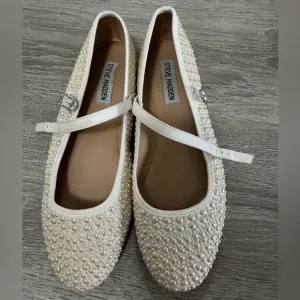 Steve Madden Cream Pearl-Embellished Women's Shoes