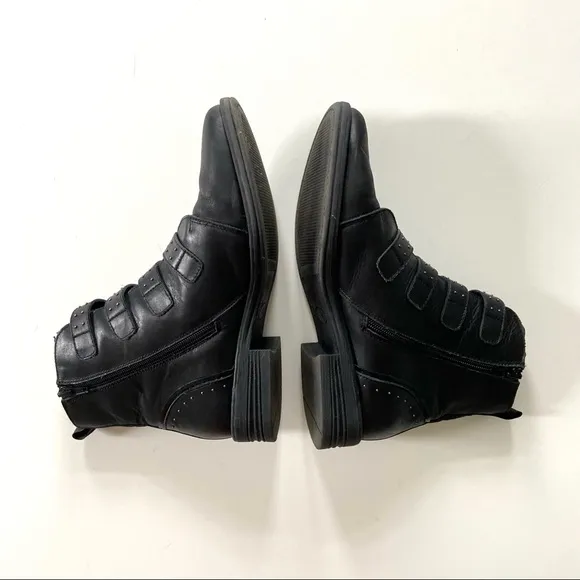 Steve Madden Pursue Black Genuine Leather Studded Buckle Moto Ankle Boots