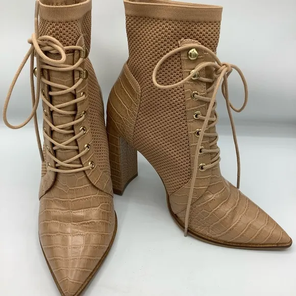 Steve Madden Stylish Tan Lace-Up Ankle Boots