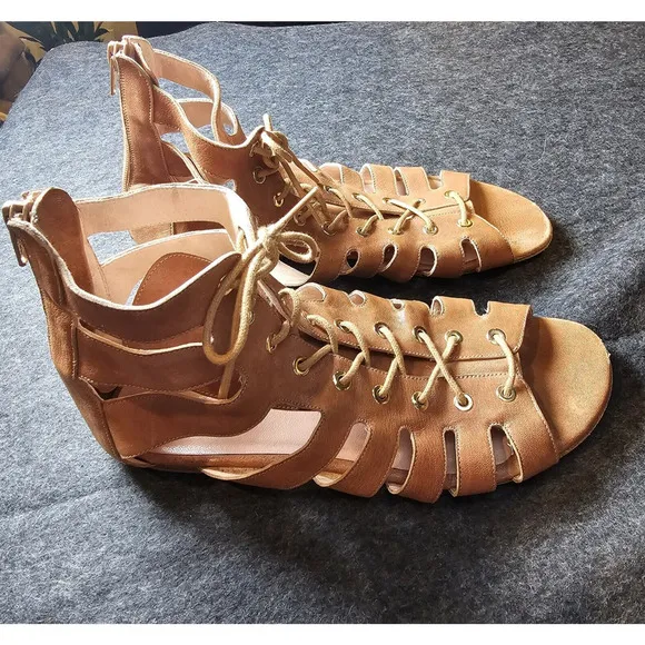 Stuart Weitzman Sandals Size 8.5 Brown Gladiator Lace Neutral Timeless Boho Chic