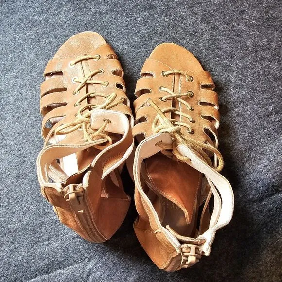 Stuart Weitzman Sandals Size 8.5 Brown Gladiator Lace Neutral Timeless Boho Chic