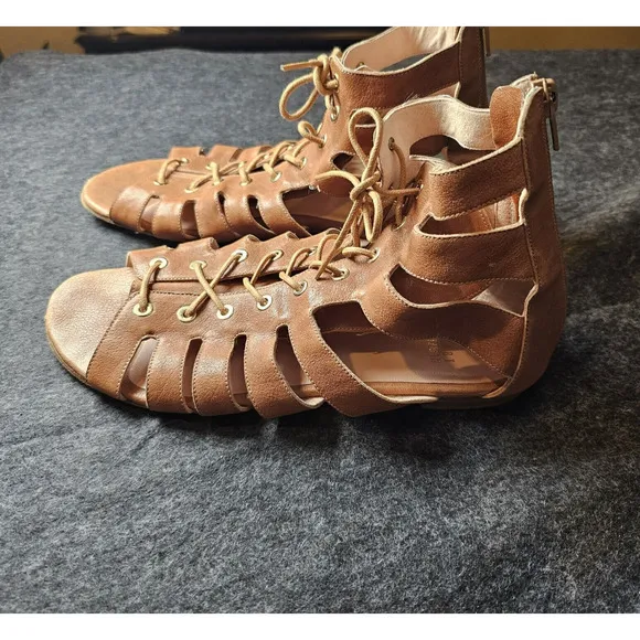Stuart Weitzman Sandals Size 8.5 Brown Gladiator Lace Neutral Timeless Boho Chic