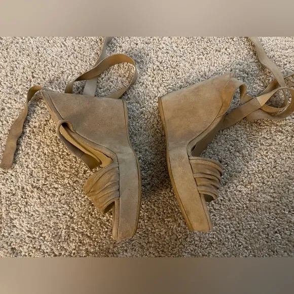 Stuart Weitzman Tan suede wedge heel sandals size 7.5 festival chic boho coastal