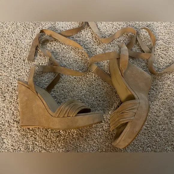 Stuart Weitzman Tan suede wedge heel sandals size 7.5 festival chic boho coastal