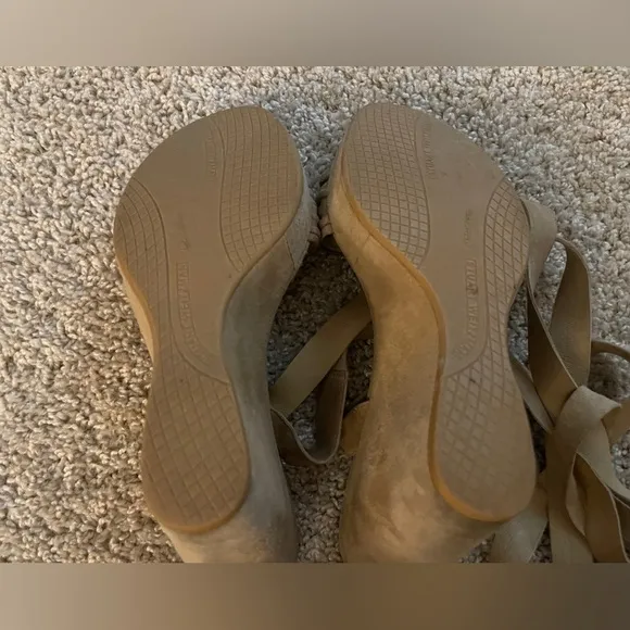 Stuart Weitzman Tan suede wedge heel sandals size 7.5 festival chic boho coastal