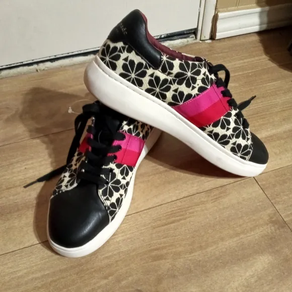 Stylish Black and Pink Women's Sneakers