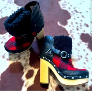 Stylish Black and Red Women's Woolrich checkered platform Boots