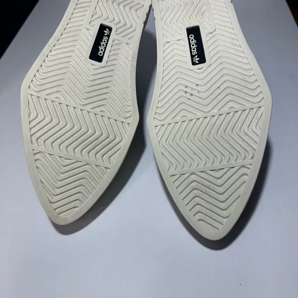 Stylish Black and White Men's Sneakers Adidas size 10 pre owned