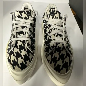 Stylish Black and White Men's Sneakers Adidas size 10 pre owned
