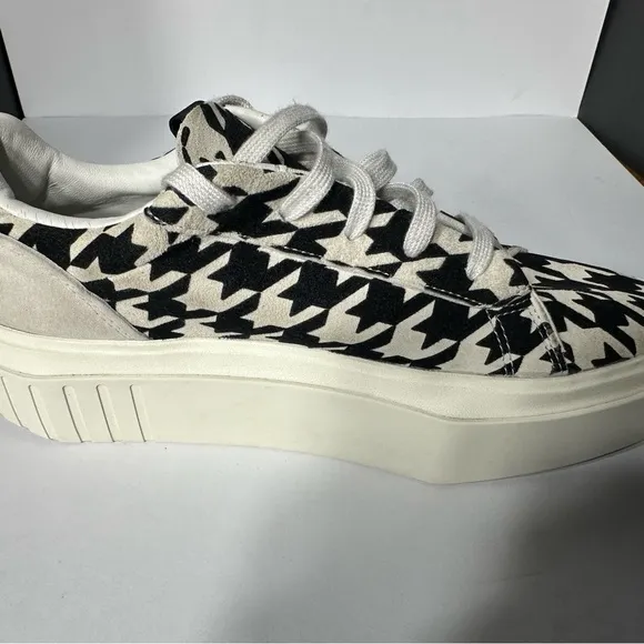 Stylish Black and White Men's Sneakers Adidas size 10 pre owned