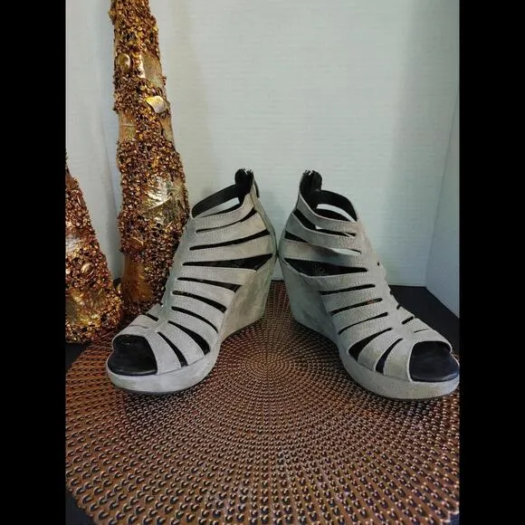 Stylish Cordani Strappy Wedge Heels