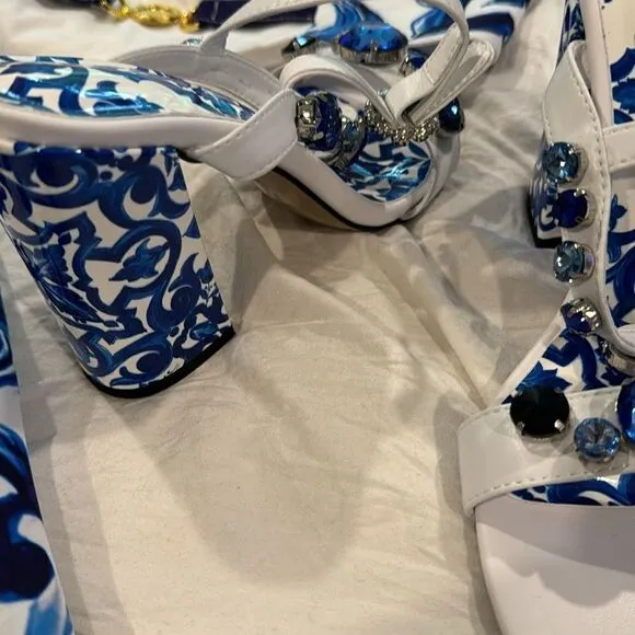 Such a beautiful fun and unique custom piece