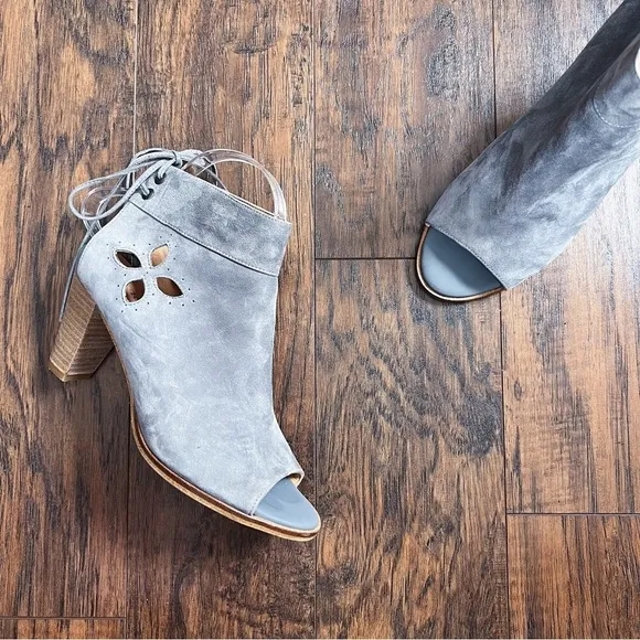 Sundance • Stormy Sandals open toe ankle booties heel grey suede leather boho