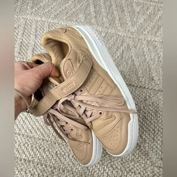Super trendy Adidas Forum Low Nude&amp;White women’s 7