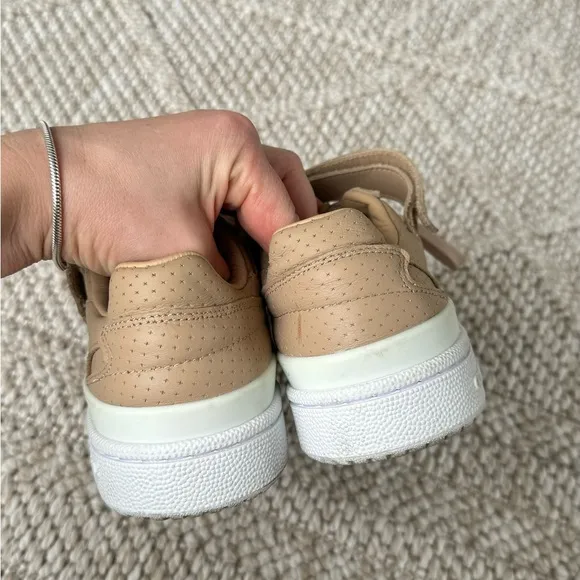 Super trendy Adidas Forum Low Nude&amp;White women’s 7