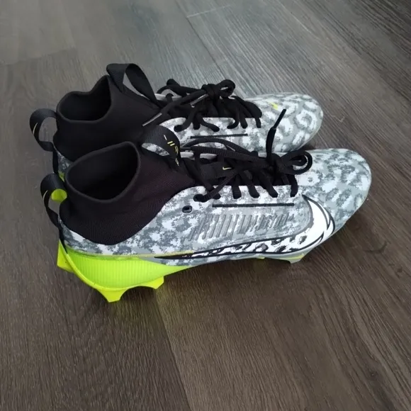 Sz 10.5 Nike Vapor Edge Pro 360 2 Volt Football Cleats Men's FB8443-703 Razor