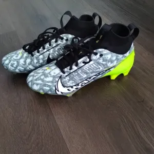 Sz 10.5 Nike Vapor Edge Pro 360 2 Volt Football Cleats Men's FB8443-703 Razor