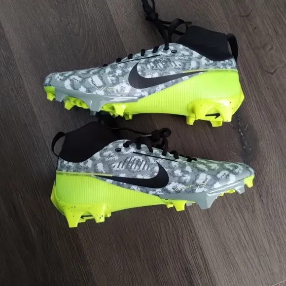 Sz 10.5 Nike Vapor Edge Pro 360 2 Volt Football Cleats Men's FB8443-703 Razor