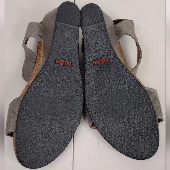 Taos Footwear Gray Leather Metallic Straps Boho Wedge Sandals Sz 9