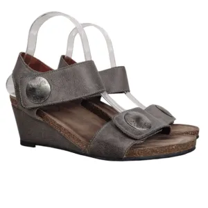 Taos Footwear Gray Leather Metallic Straps Boho Wedge Sandals Sz 9