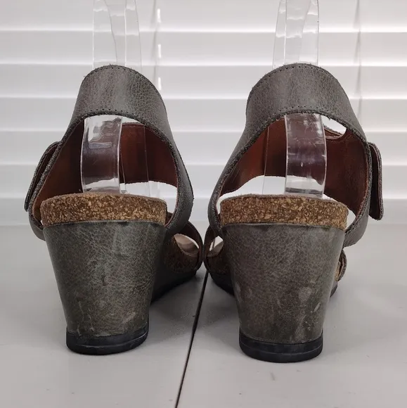 Taos Footwear Gray Leather Metallic Straps Boho Wedge Sandals Sz 9