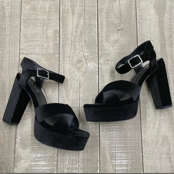 The Mode Collective Velvet Strappy Block Heel PodiumSandal Platform Heels 7