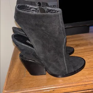 Theyskens theory Black Suede Women's Wedge size 7