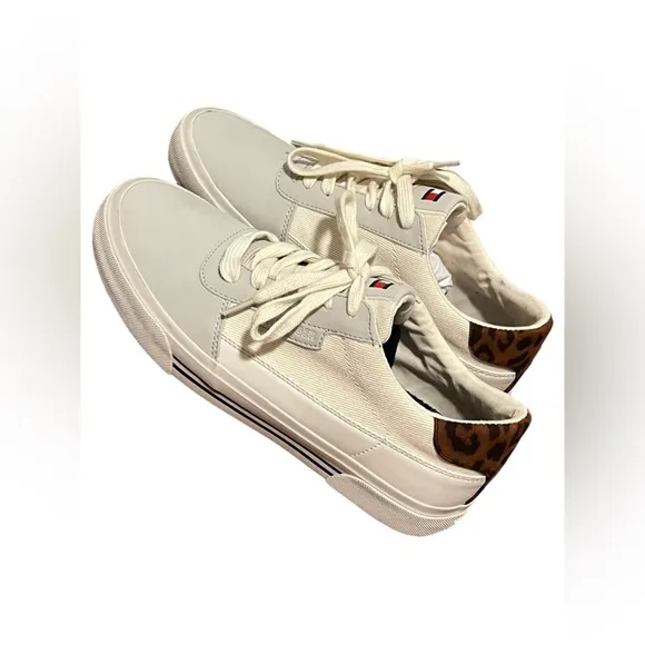 Tommy Hilfiger NWOB  White and Brown Men's Shoes! Size 10