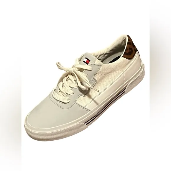 Tommy Hilfiger NWOB  White and Brown Men's Shoes! Size 10