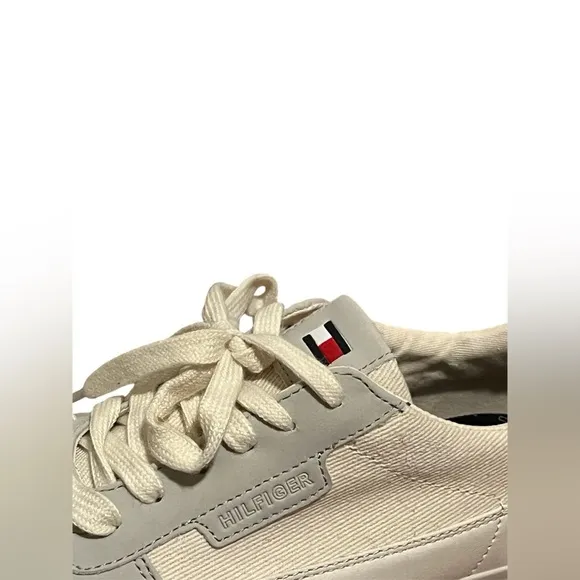 Tommy Hilfiger NWOB  White and Brown Men's Shoes! Size 10