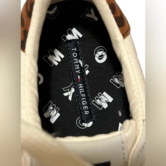 Tommy Hilfiger NWOB  White and Brown Men's Shoes! Size 10