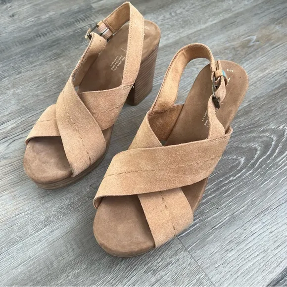 Tom’s criss cross chunky platform heels