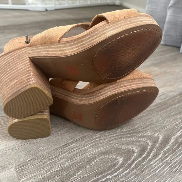 Tom’s criss cross chunky platform heels