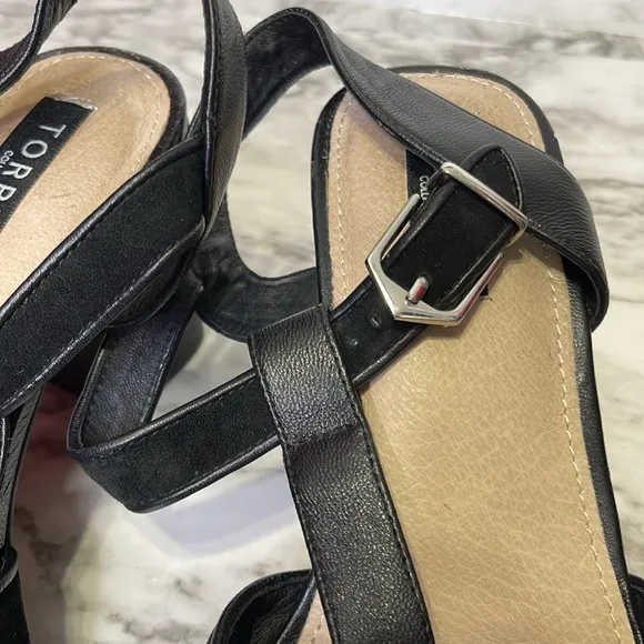 Torrid Black leather sandals plus size Black platform size 8.5W