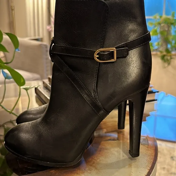 Tory Burch Black Leather chic Booties high heel sexy ankle boots Sz 10 Brazil