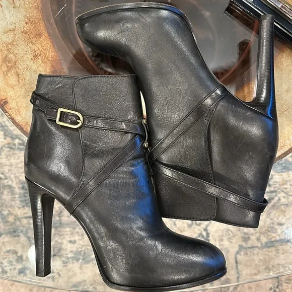 Tory Burch Black Leather chic Booties high heel sexy ankle boots Sz 10 Brazil